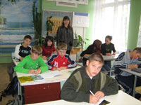 Урок химии в 7А классе ведет учитель первой квалификационной категории Пузина Лариса Александровна.